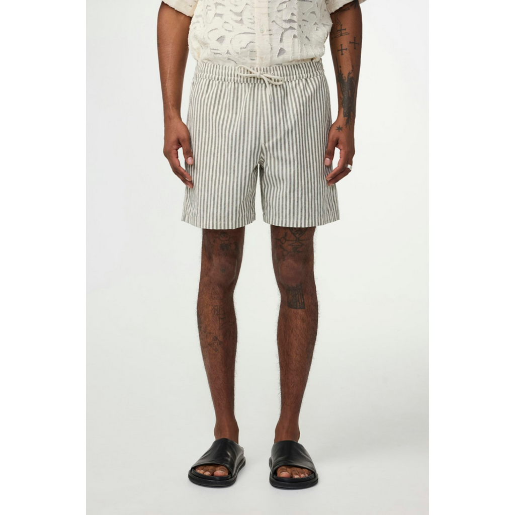 No Nationality NNO7 Gregor 5246 Short