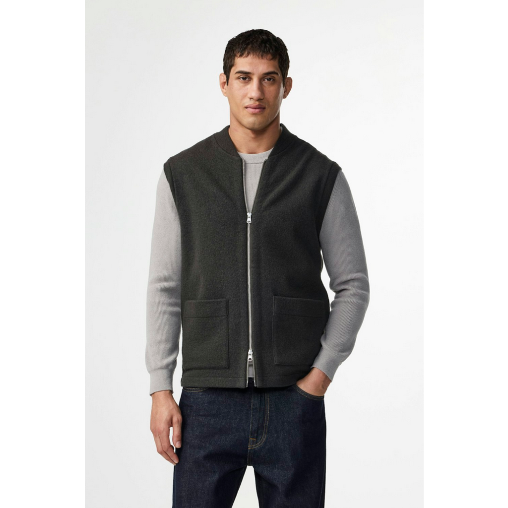No Nationality NNO7 Merino Vest