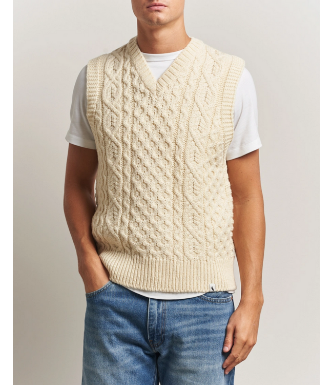 Peregrine Hudaon Aran Vest