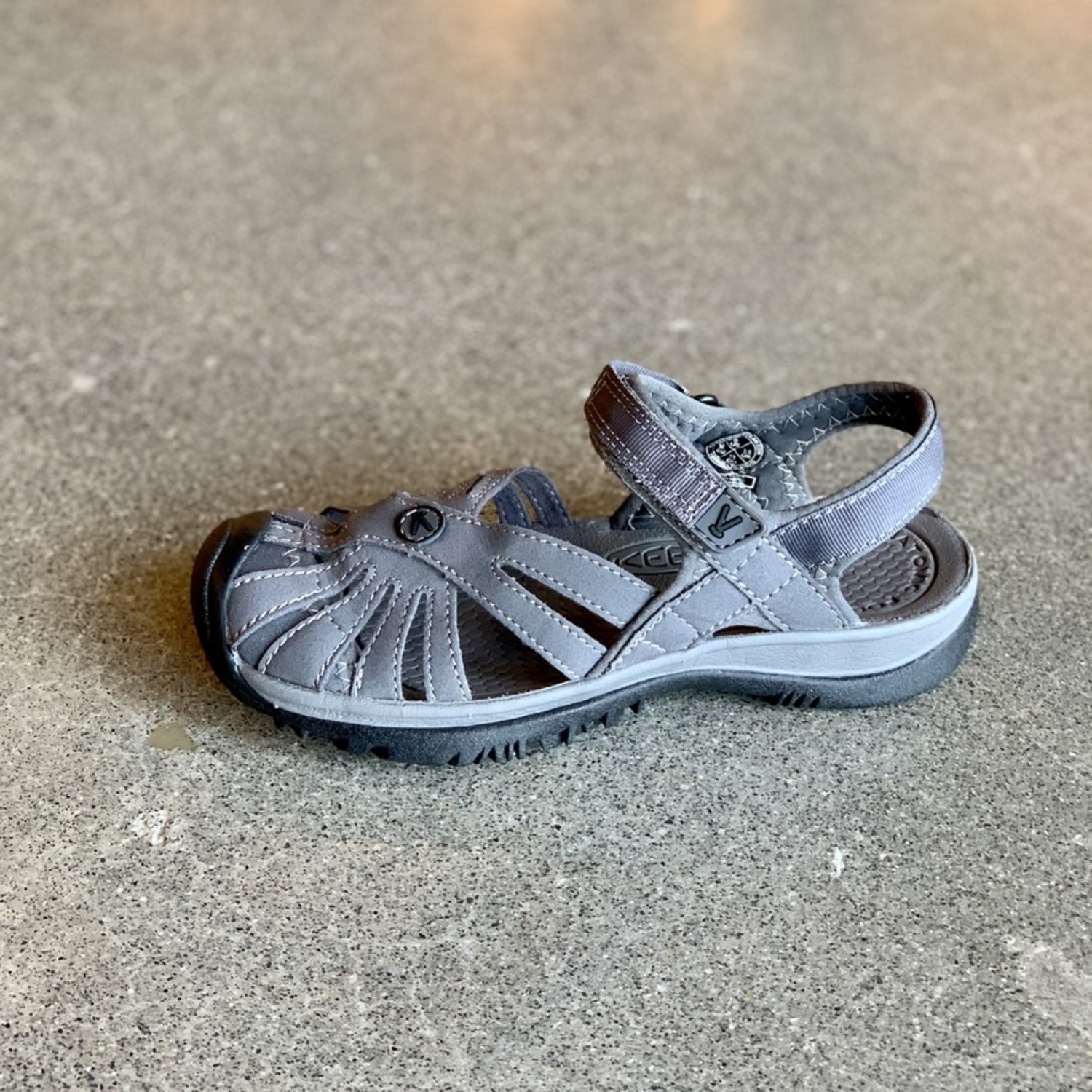 keen rose sandal magnet gargoyle