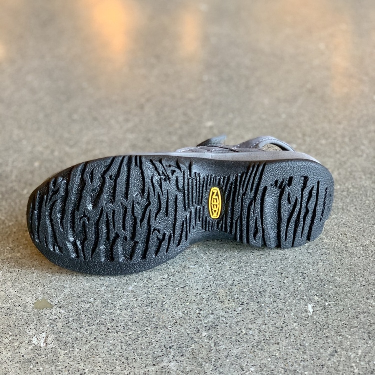 keen rose sandal magnet gargoyle