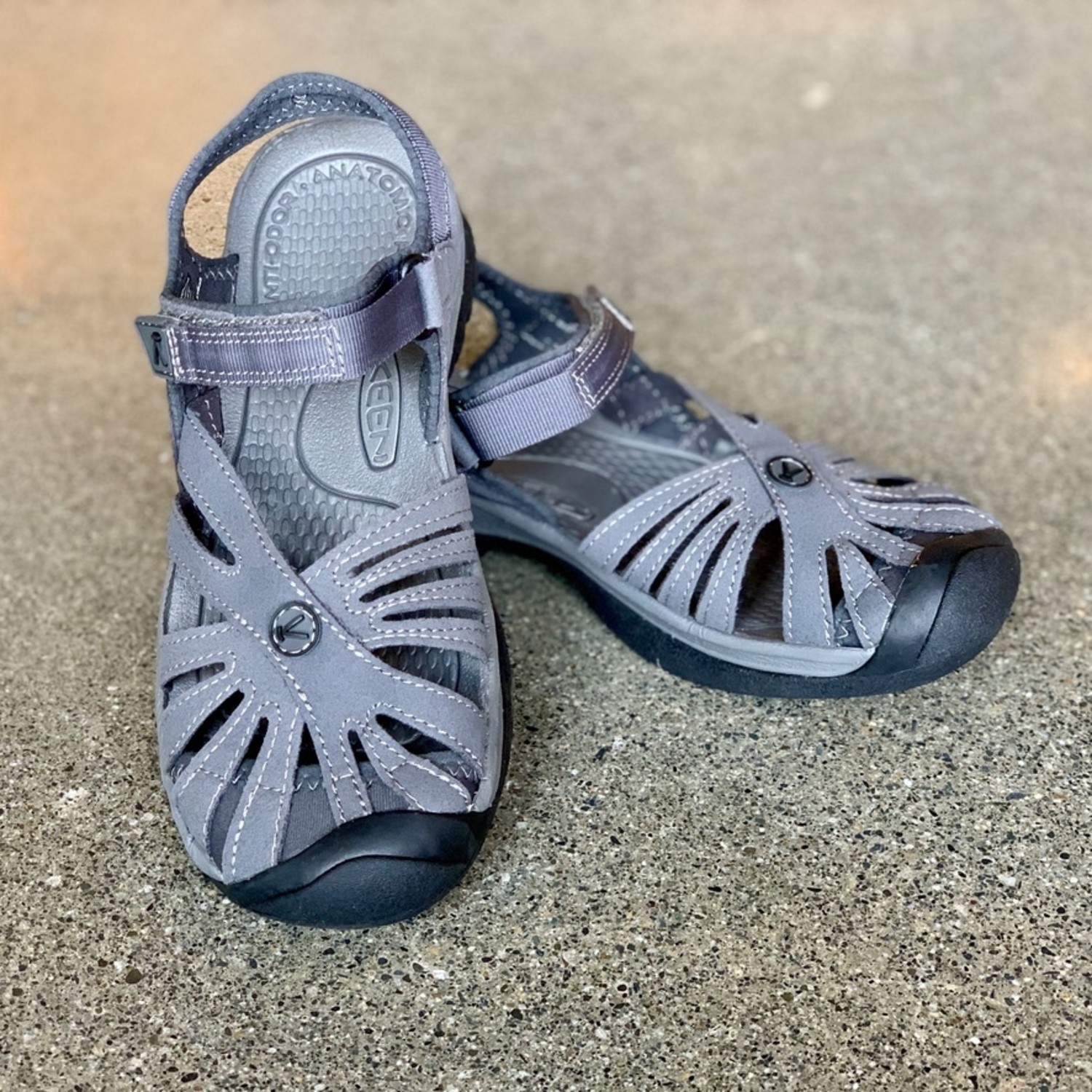 keen rose sandal magnet gargoyle