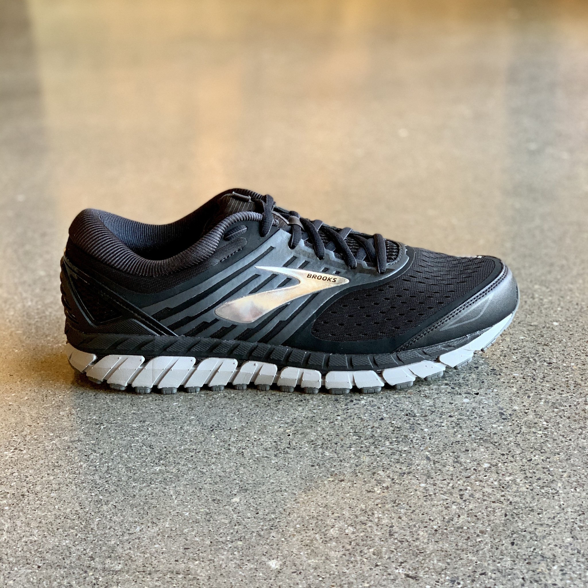 beast 18 running shoes