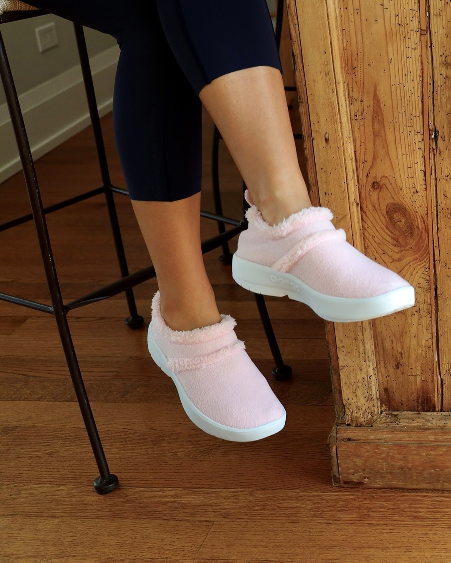 OoCoozie - Pink Sherpa/White - Gentry's Footwear