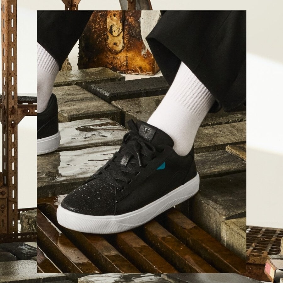 Men's OOmg Mesh - Black/White - Gentry's Footwear