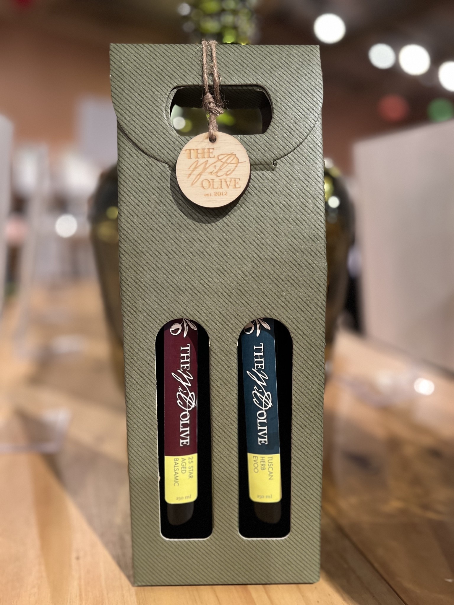 REGALオリジナルシューシャインBOX Gift Box – White – FIORE Artisan Olive Oils & Vinegars