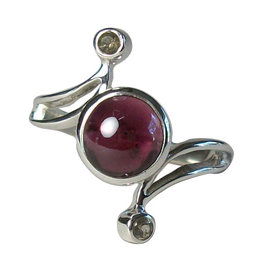 Ring - Garnet Cutie Sterling Silver – (Size 5) - R-52