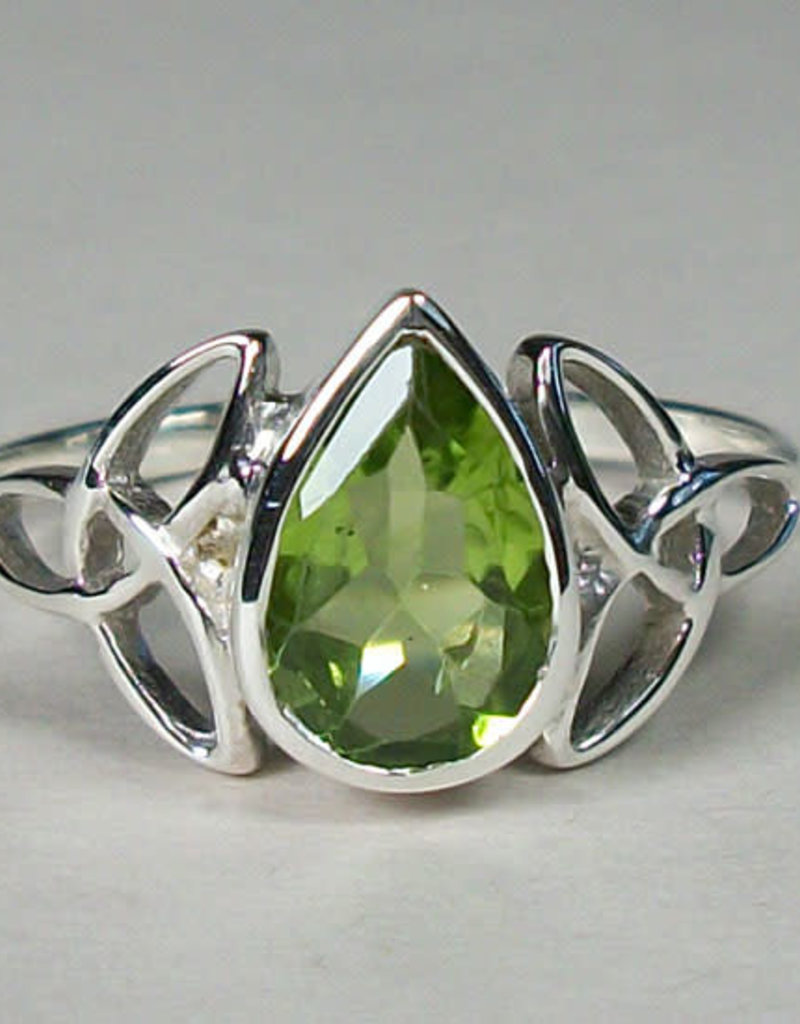 Ring - Peridot Celtic Triskelion Sterling Silver (Size 9)- R-177