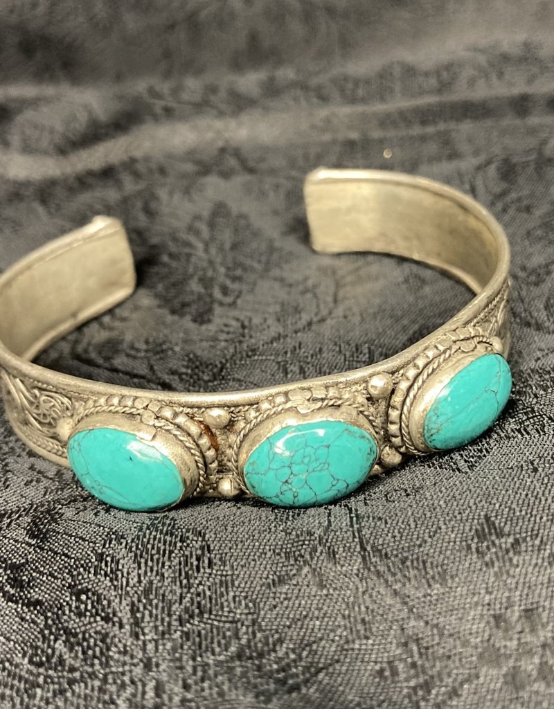 Bracelet - 3 Turquoise Stones Cuff - 1/2 inch - B152