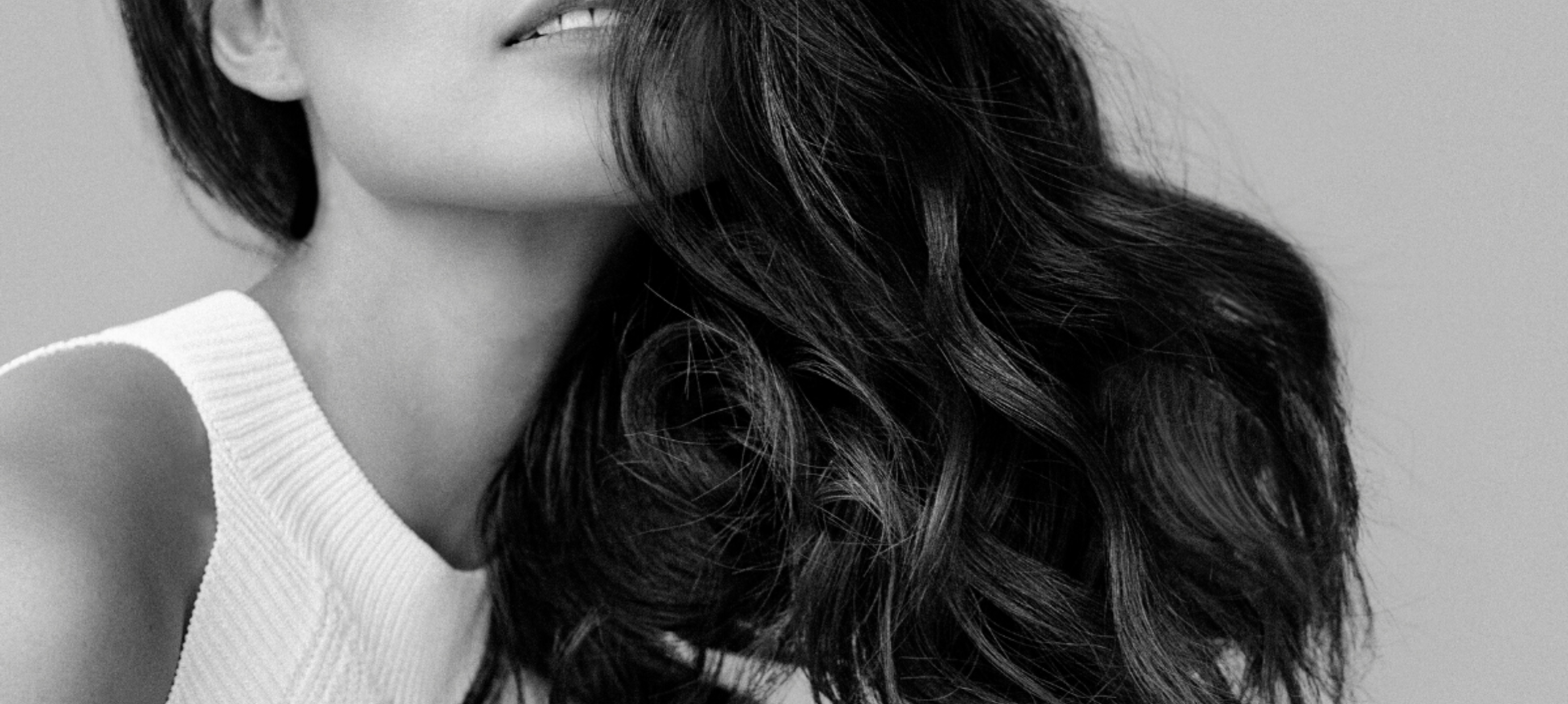 Cheveux denses et volumineux