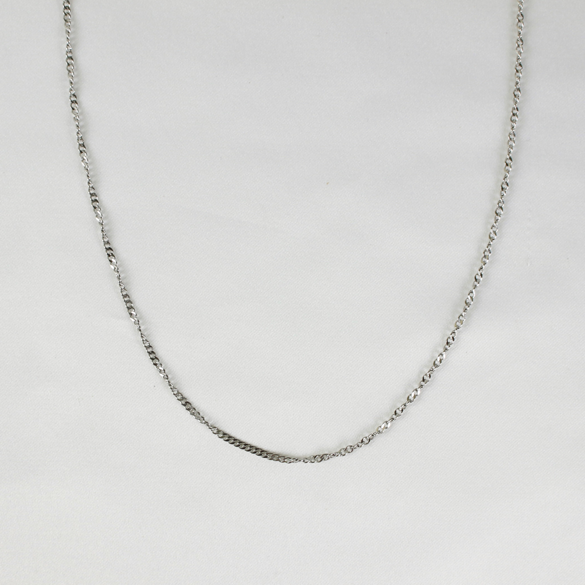Chaîne Longue Avec Pendentif Pierre – Bijou Signé Pocci Paris – Occasion (L42cm)