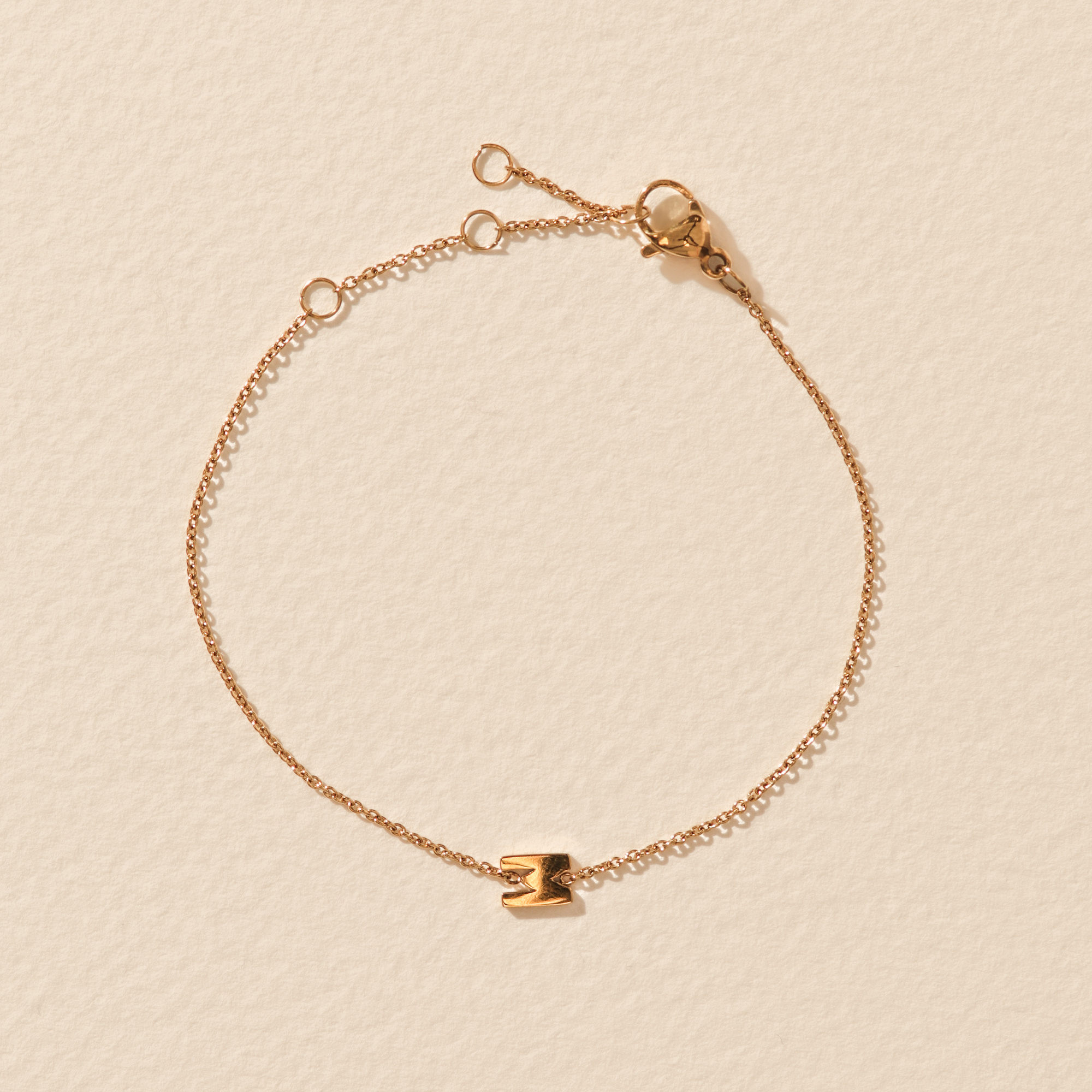 Bracelet Personnalisable Lettre Prénom – Acier Inoxydable Argenté Avec Cœur Noir – Mixte