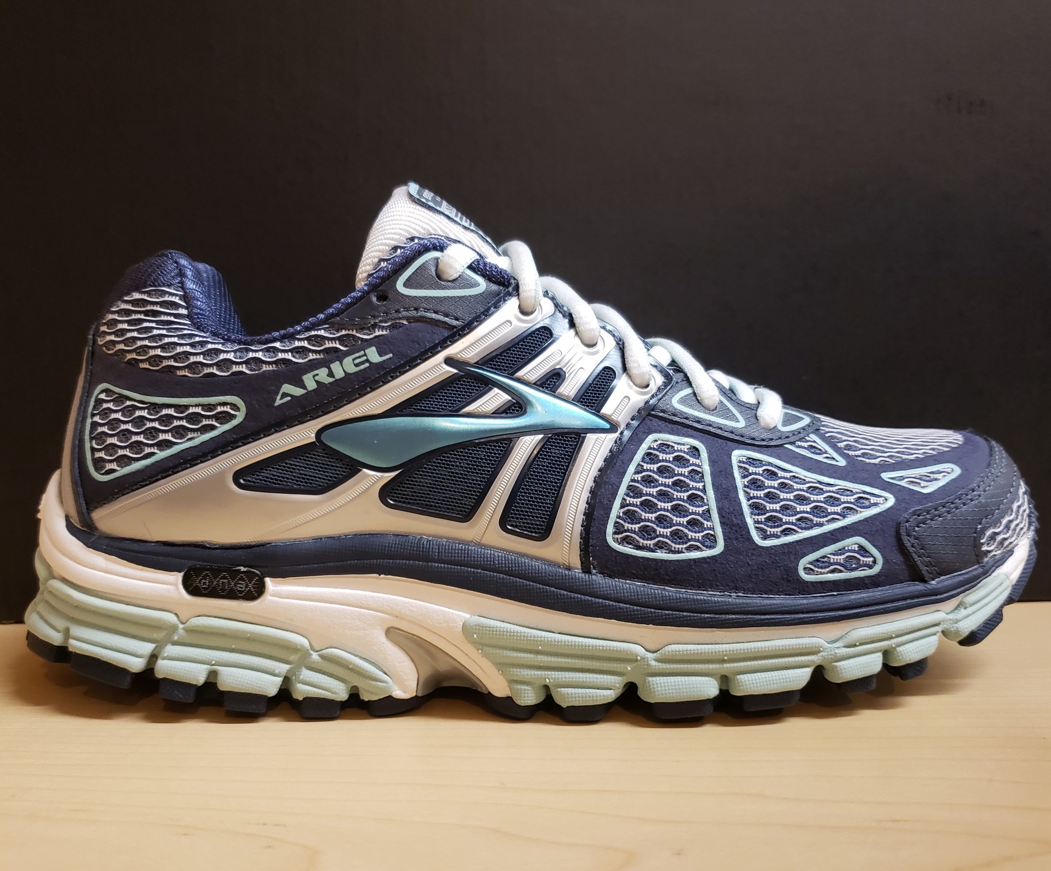 brooks ariel 15