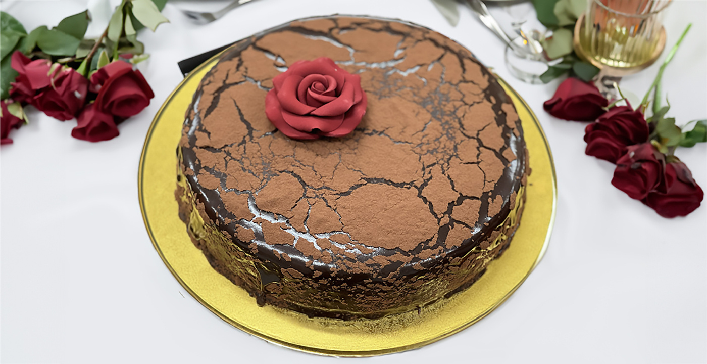 rose-drip-cocoa-powder-cake