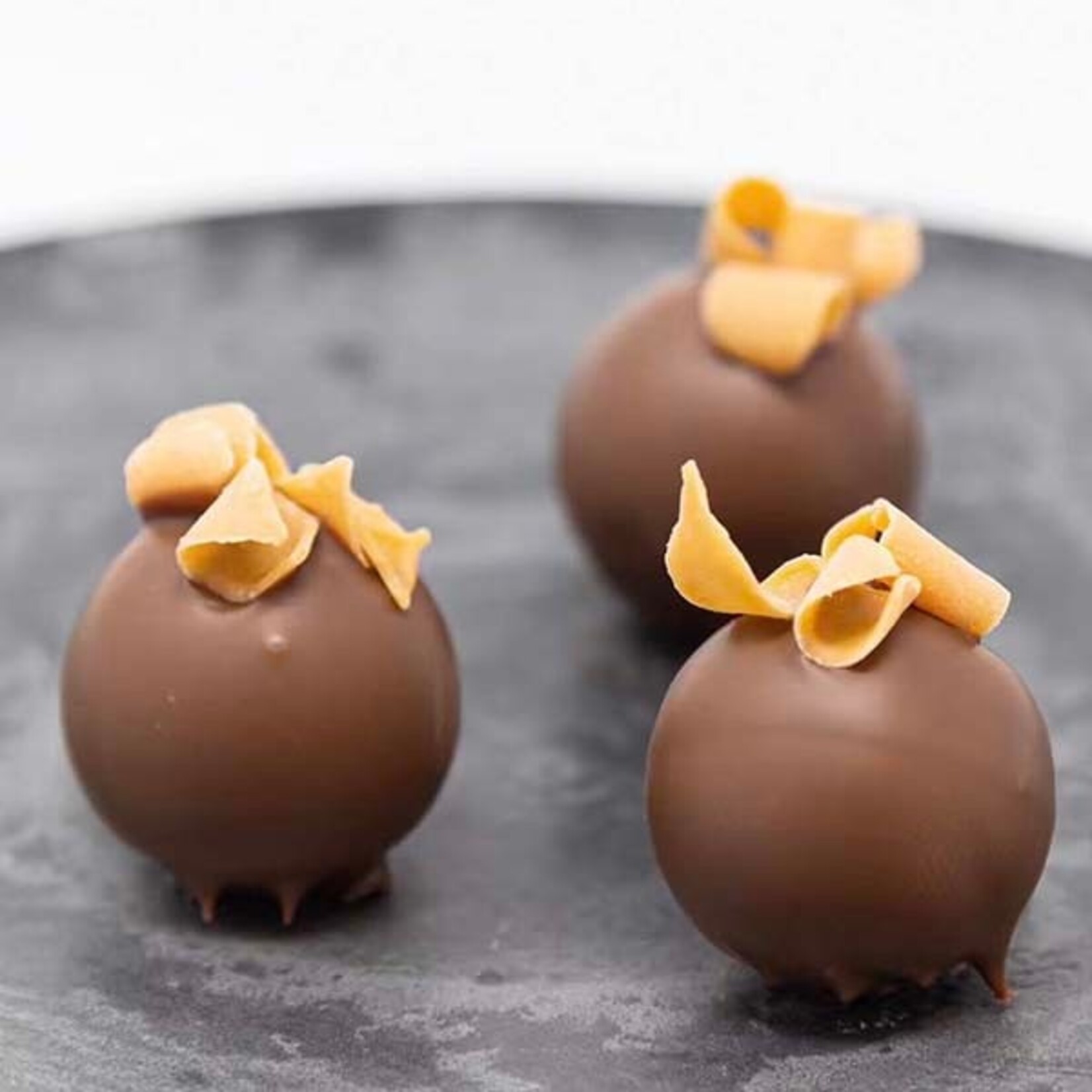 Dobla Dobla - Milk Chocolate Truffle Shells - 1" (126 ct)