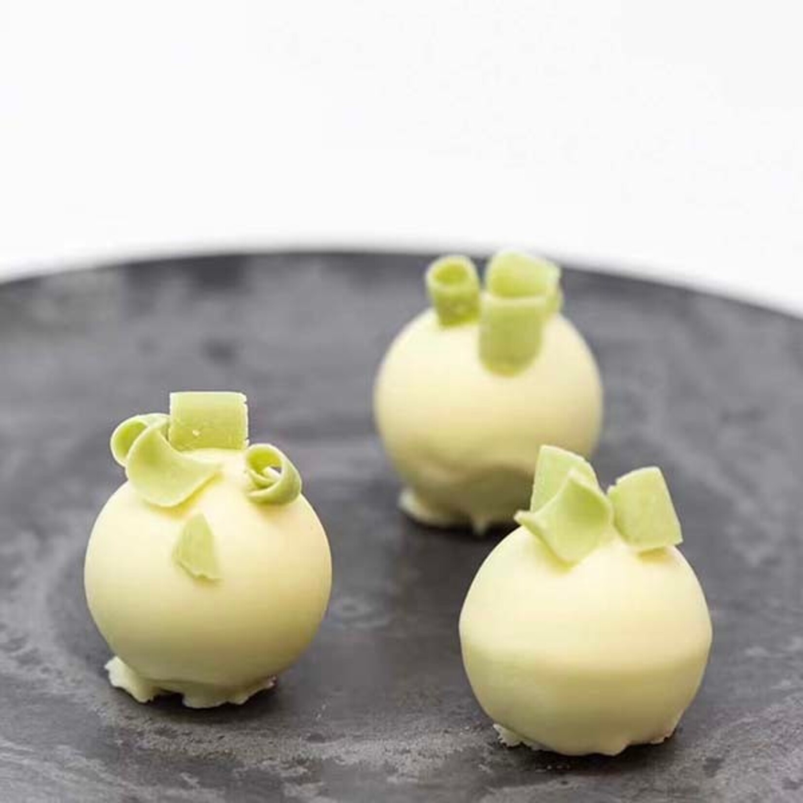 Dobla Dobla - White Chocolate Truffle Shells - 1" (504 ct)