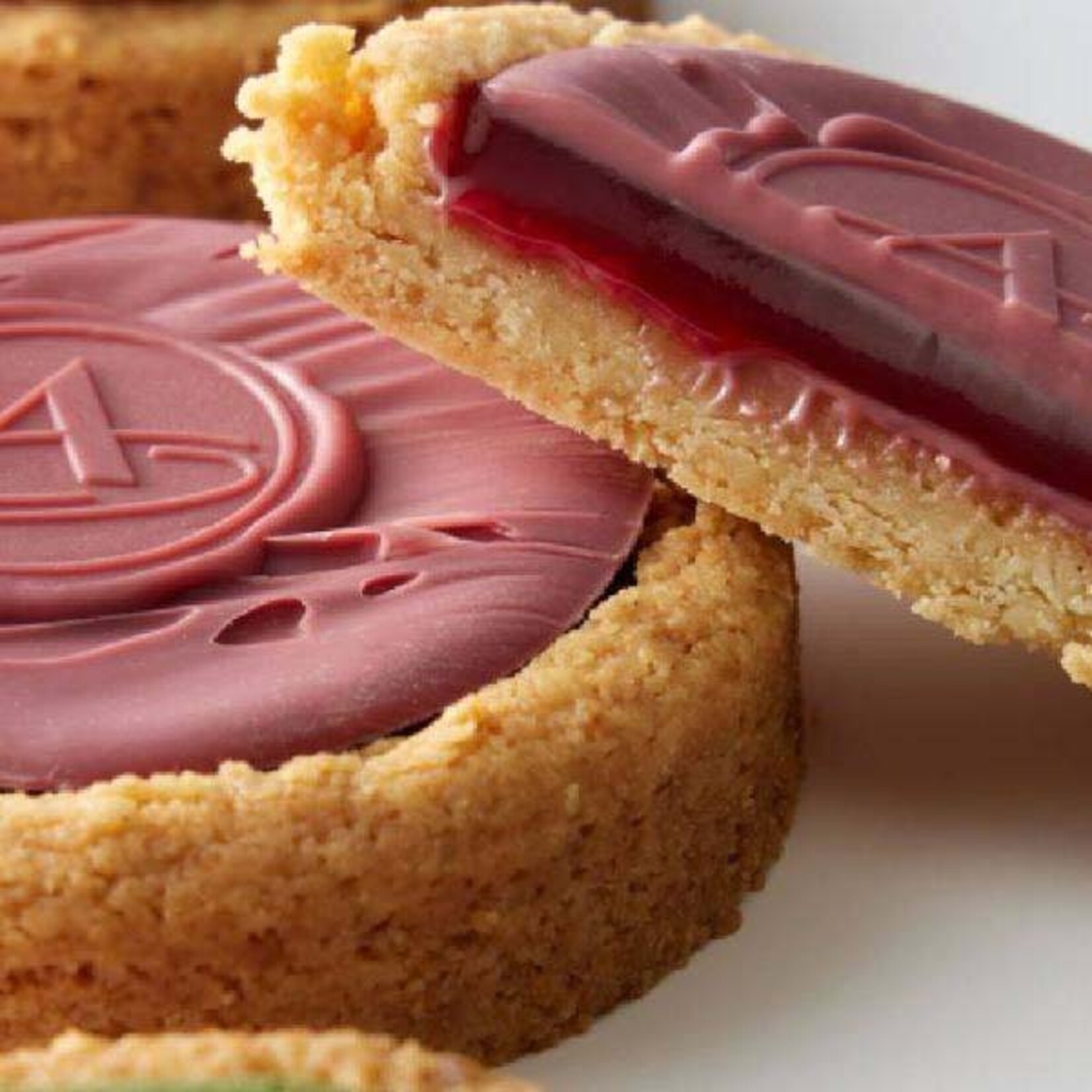 Callebaut Callebaut - Ruby Chocolate RB1 33% - 1 lb