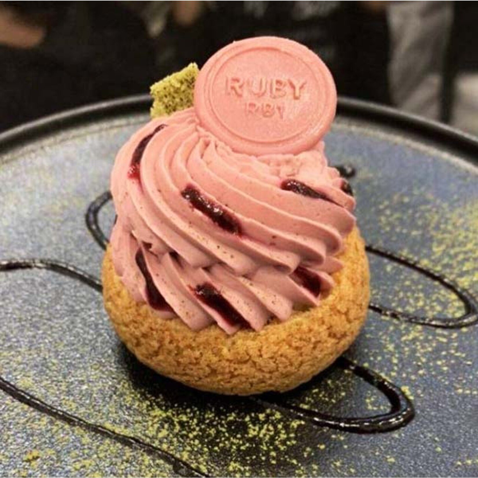 Callebaut Callebaut - Ruby Chocolate RB1 33% - 1 lb