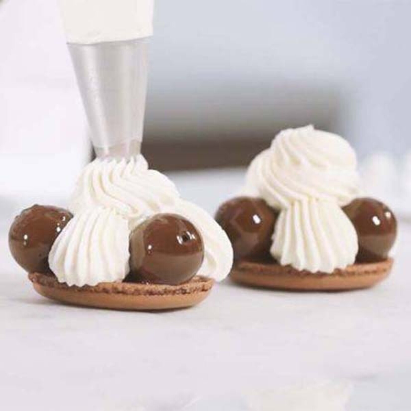 Callebaut Callebaut - W2 White Chocolate 28% - 22 lb
