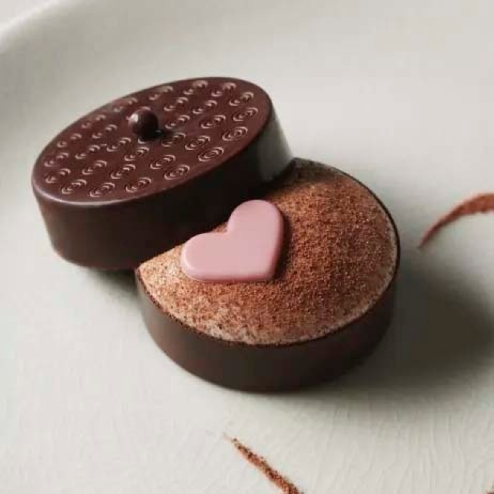 Valrhona Valrhona - Hukambi Milk Chocolate 53% - 6.6 lb (box of 3)