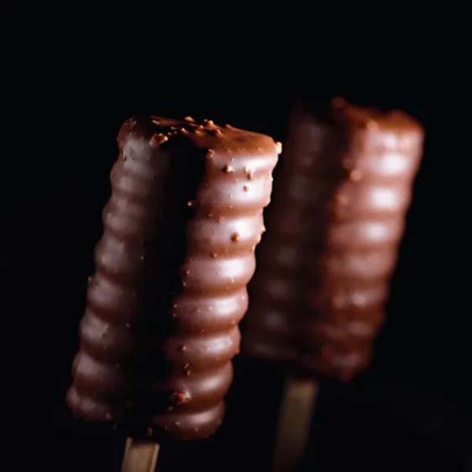 Valrhona Valrhona - P125 Guanaja Dark Chocolate 80% - 6.6 lb (box of 3)