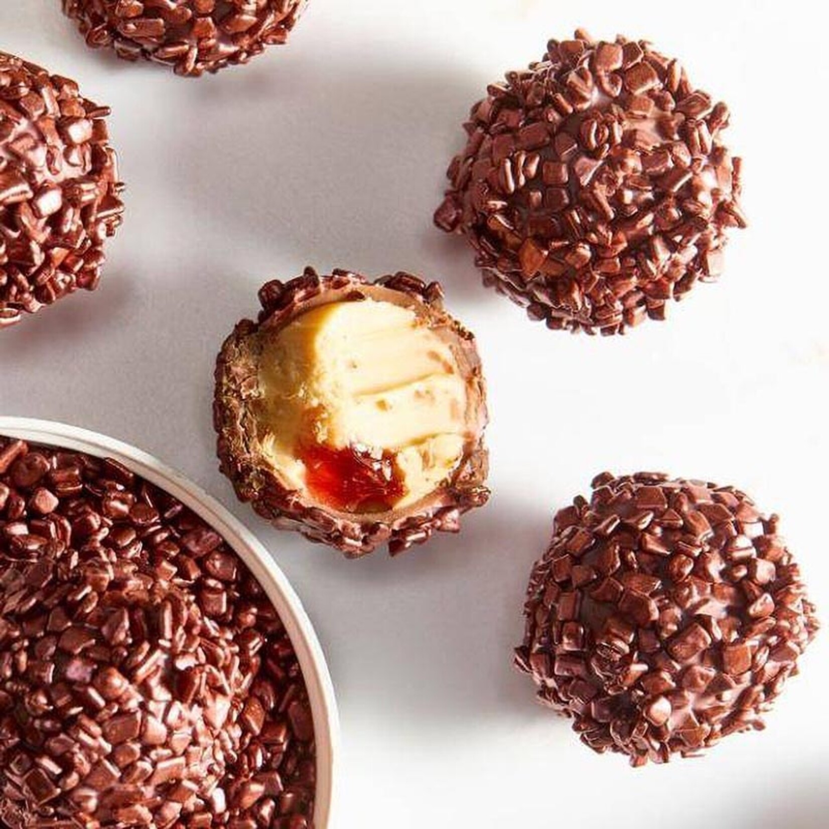 Mona Lisa Mona Lisa - Milk Chocolate Truffle Shells - 1" (126 ct)