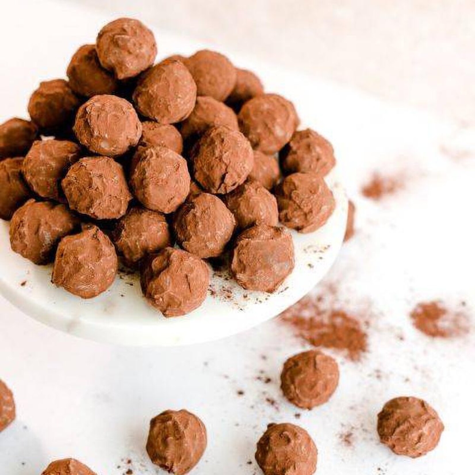 Mona Lisa Mona Lisa - Milk Chocolate Truffle Shells - 1" (126 ct)