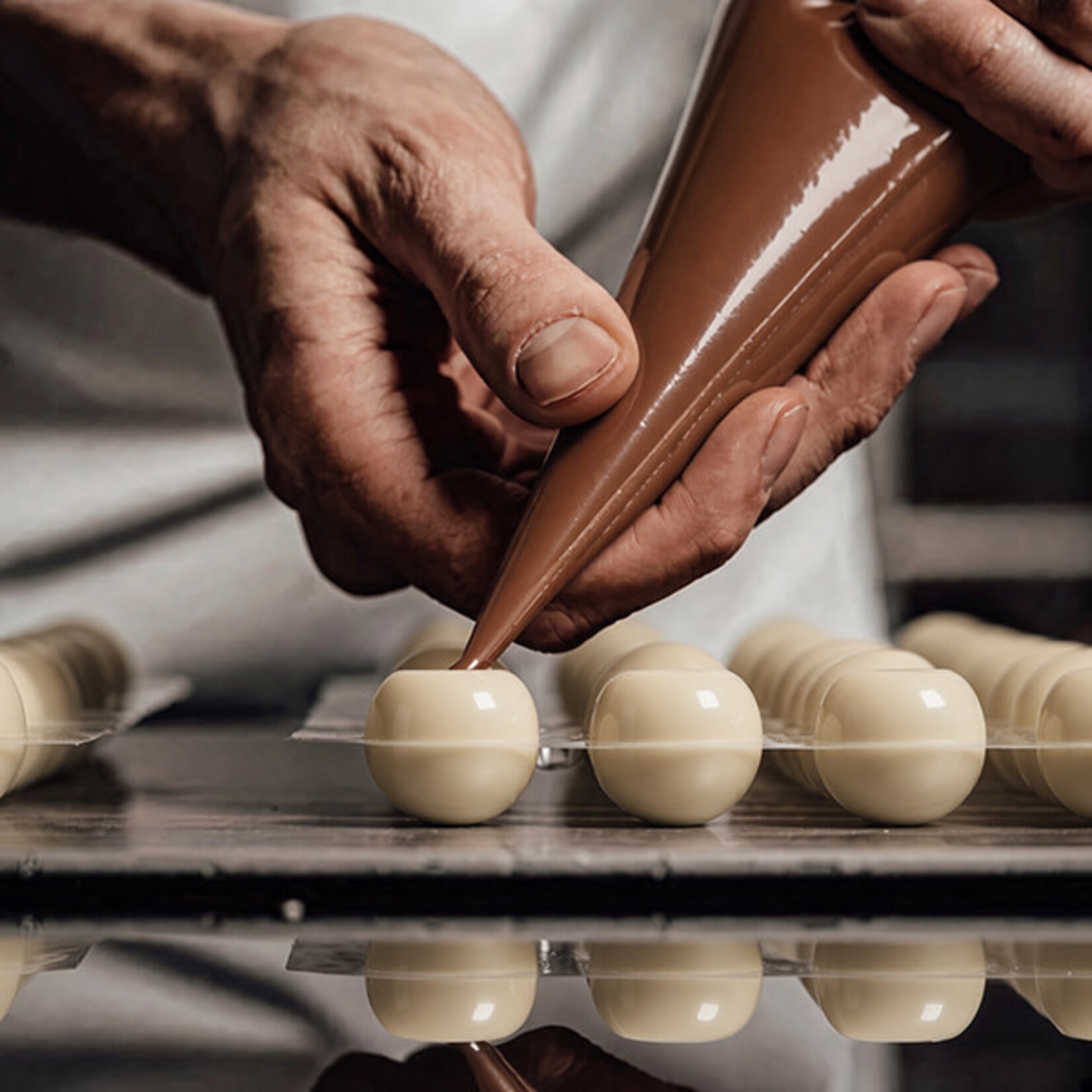 Dobla Dobla - White Chocolate Truffle Shells - 1" (126 ct)