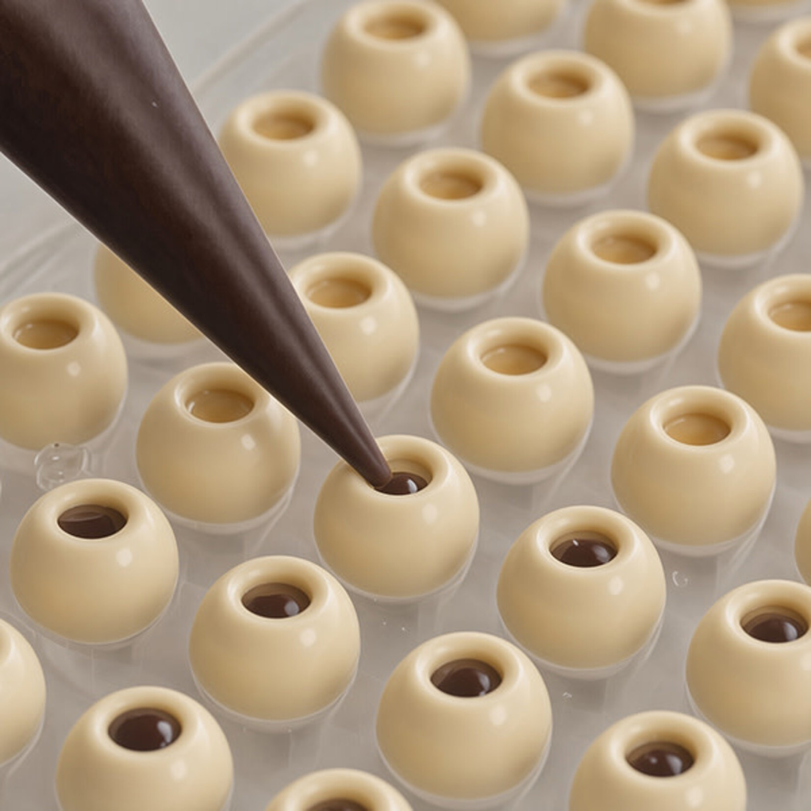 Dobla Dobla - White Chocolate Truffle Shells - 1" (126 ct)