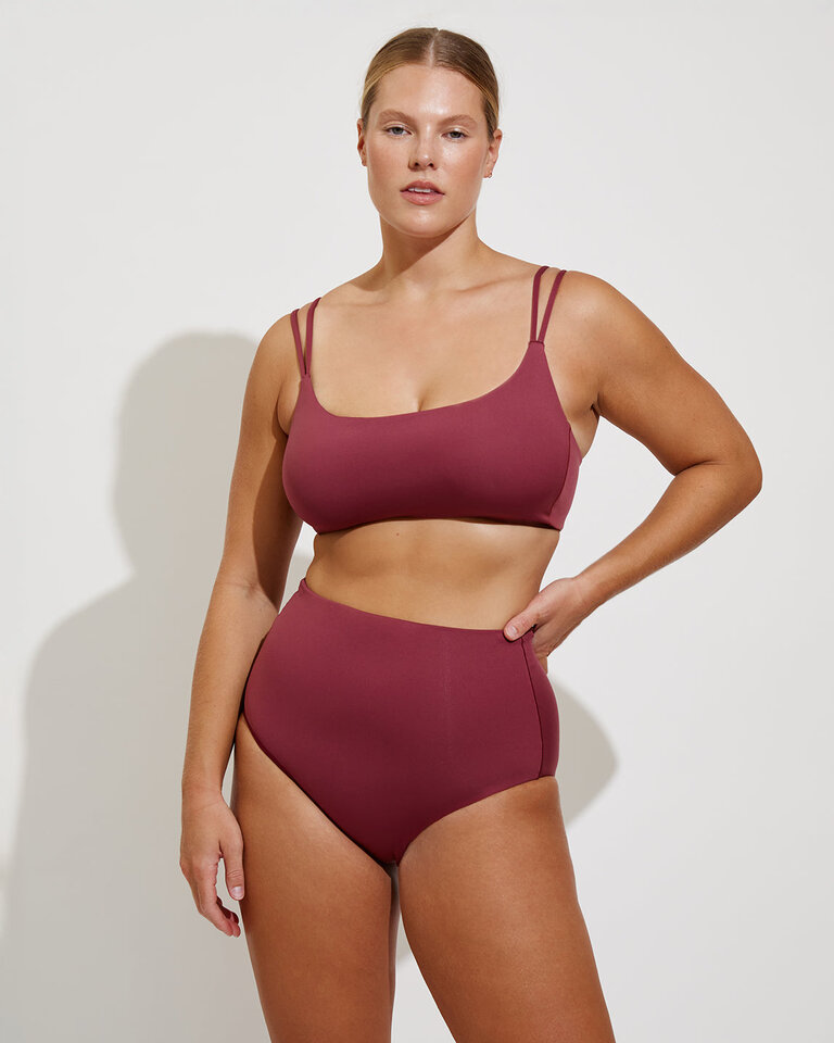 Left On Friday Pool Days Top D+