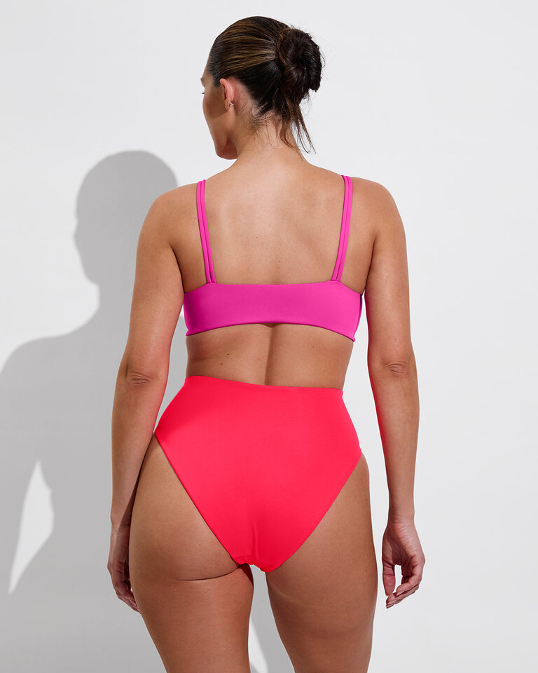 Left On Friday Pool Days Top D+