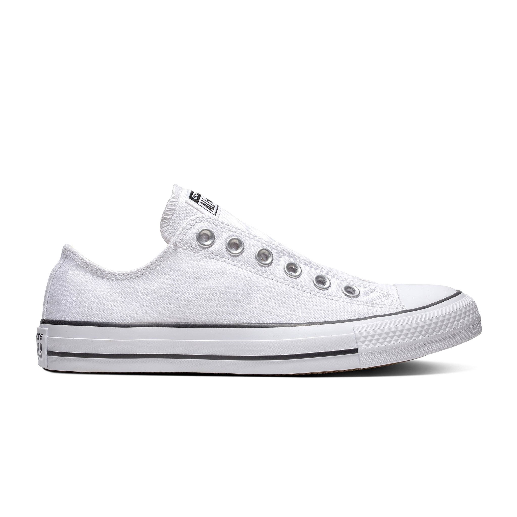 Конверсы белые низкие. Конверсы белые классические. Low White Chuck Taylor all Star move. Кроссовки на белом фоне.