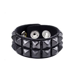 - Bracer 2 Rows Black Studs