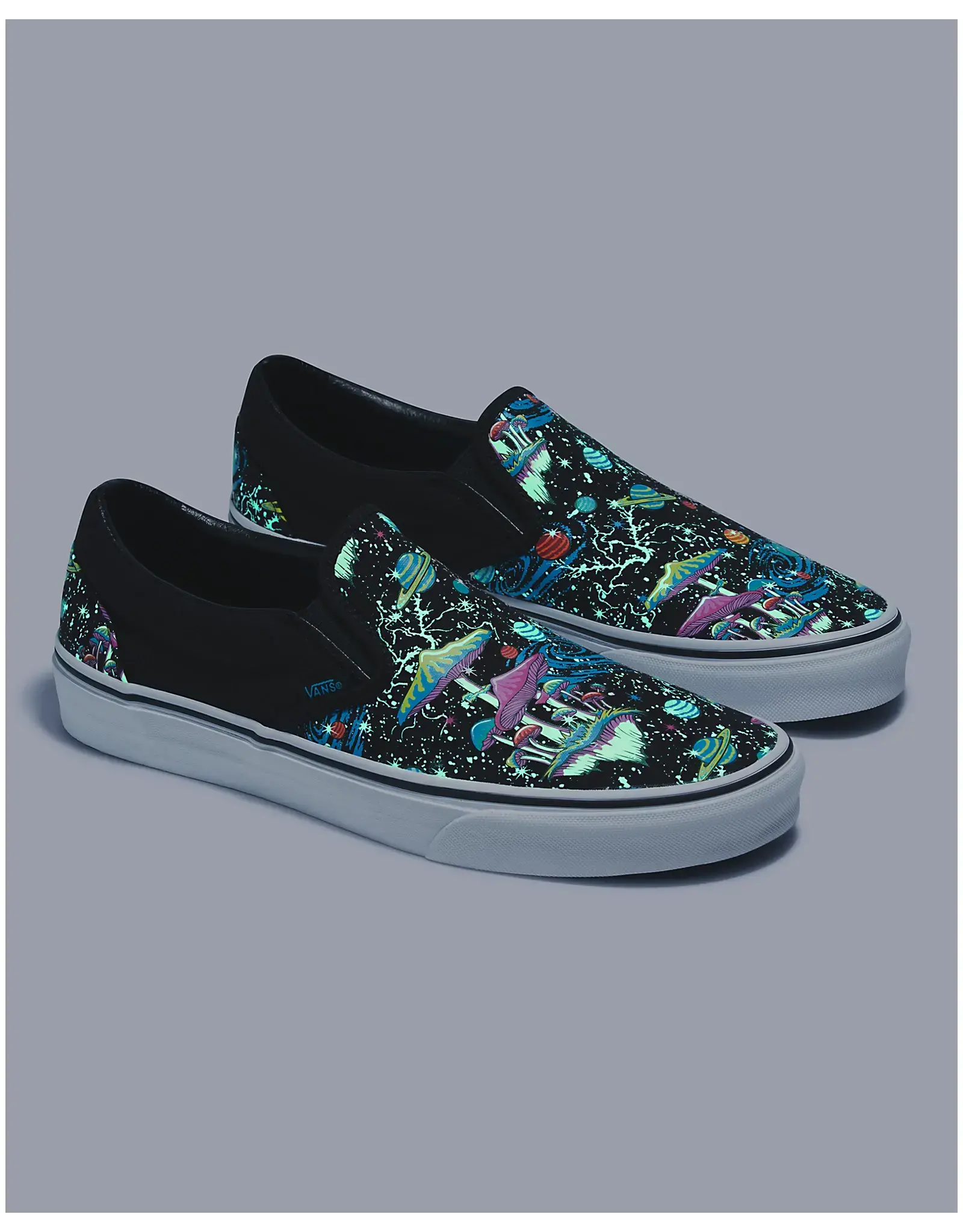 CLASSIC SLIP-ON COSMIC GLOW BLACK/TRUE WHITE V34CGB - VN0009Q76BT