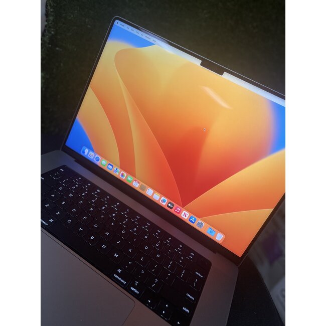 16" MacBook Pro Retina M1 Pro 10-Core CPU, 16-Core GPU, 16GB Ram, 1TB SSD 2021