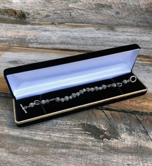 DBX1615 = Black Rich Velvet Bracelet Box with Goldtone Trim (Each)