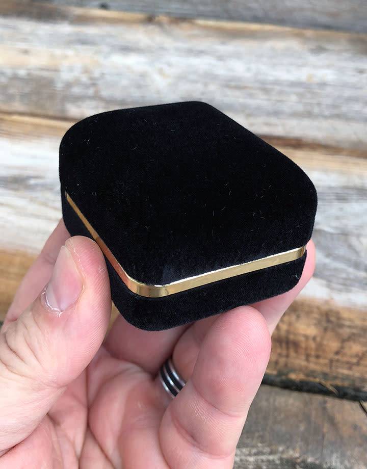 DBX1636 = Black Rich Velvet Ring Box with Goldtone Trim (Each)