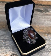 DBX1636 = Black Rich Velvet Ring Box with Goldtone Trim (Each)