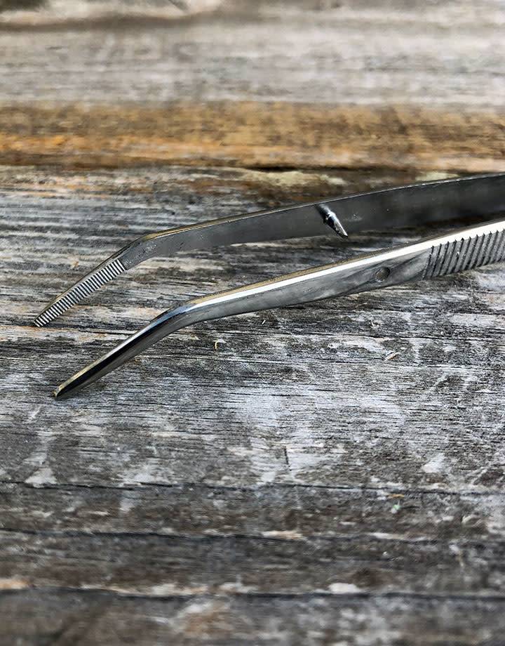 TW3001 = Curved Tip Tweezers with Serrated Tips