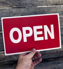 DSI5924 = Sign Plastic - "OPEN"  7x11