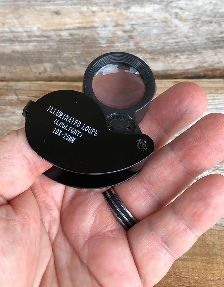 EL2716 = 10X Economy Lighted Loupe with 1" lens