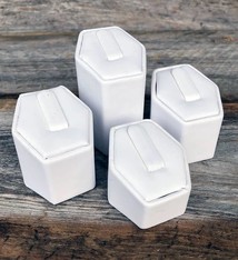 DRG6601 = Leatherette 4pcs Ring Stand Set with Clips