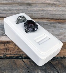 DRG6144 = Leatherette Slanted Ring Block for 3 Rings