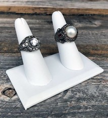 DRG6242 = Leatherette Ring Display with 2 Fingers