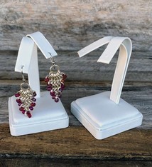 DER6722 = Leatherette Earring Stand 2-1/4x2-1/4x3-1/2''H (Each)