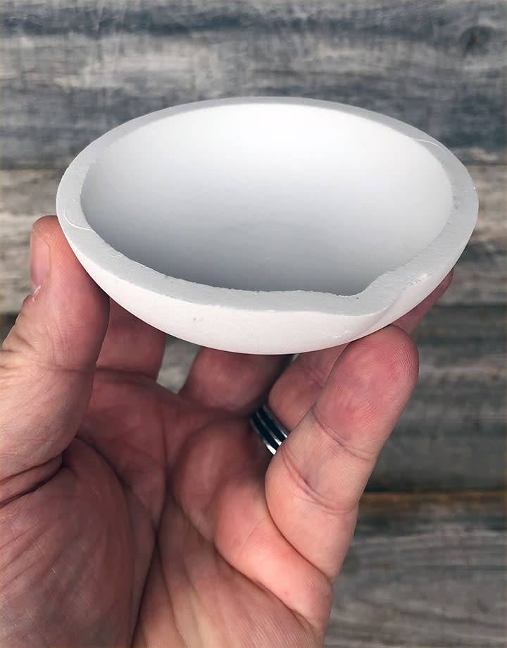 22.782 = Ceramic Melting Dish / Crucible 100dwt Capacity
