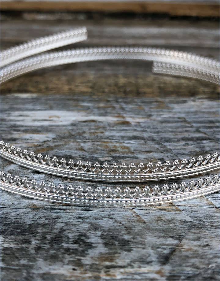 SGW01 = Sterling Gallery Wire "Crown" (Per Inch)