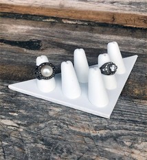 DRG6216 = Leatherette 6 Ring Display with Triangle Base