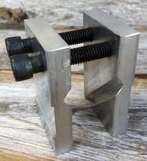 NC Black AN7661 = NC BLACK RAISING STAKE HOLDER