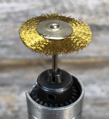 BU1470 = BRASS MOUNTED WHEEL BRUSH 1''dia CRIMPED - 3/32'' mandrel (Doz)